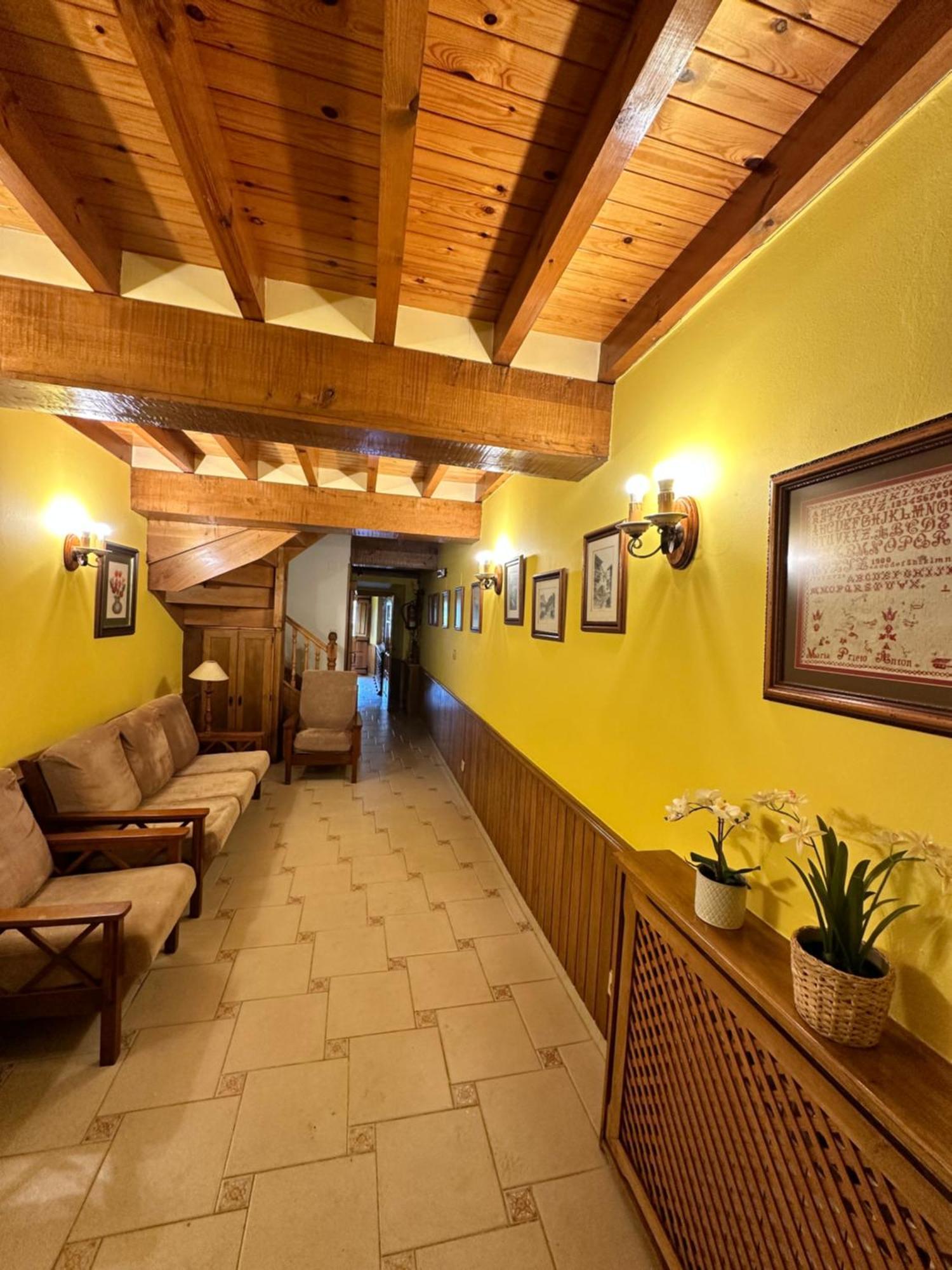 Casa Rural El Torrejon Arenas De Cabrales Luaran gambar