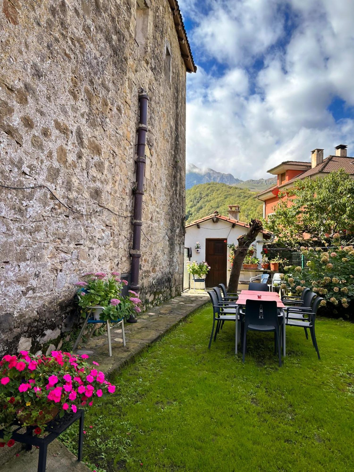 Casa Rural El Torrejon Arenas De Cabrales Luaran gambar